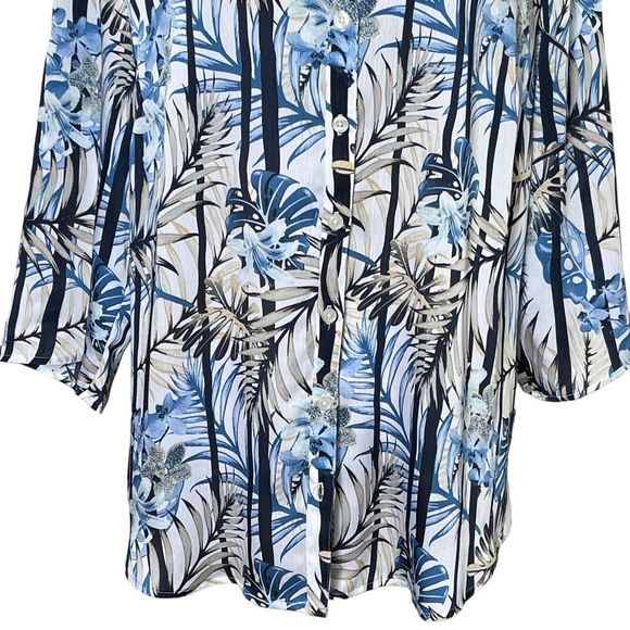 Chico’s Women’s Blue Floral Print Top Size 2 Regular Size L Roll Tab Sleeves - Picture 3 of 9